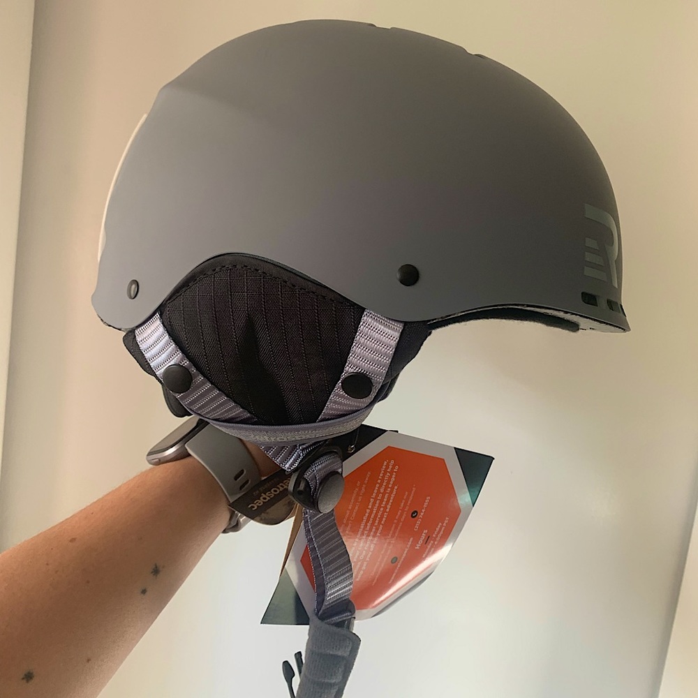 NIB Retrospect H2 ski helmet